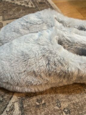 Skims fuzzy slippers